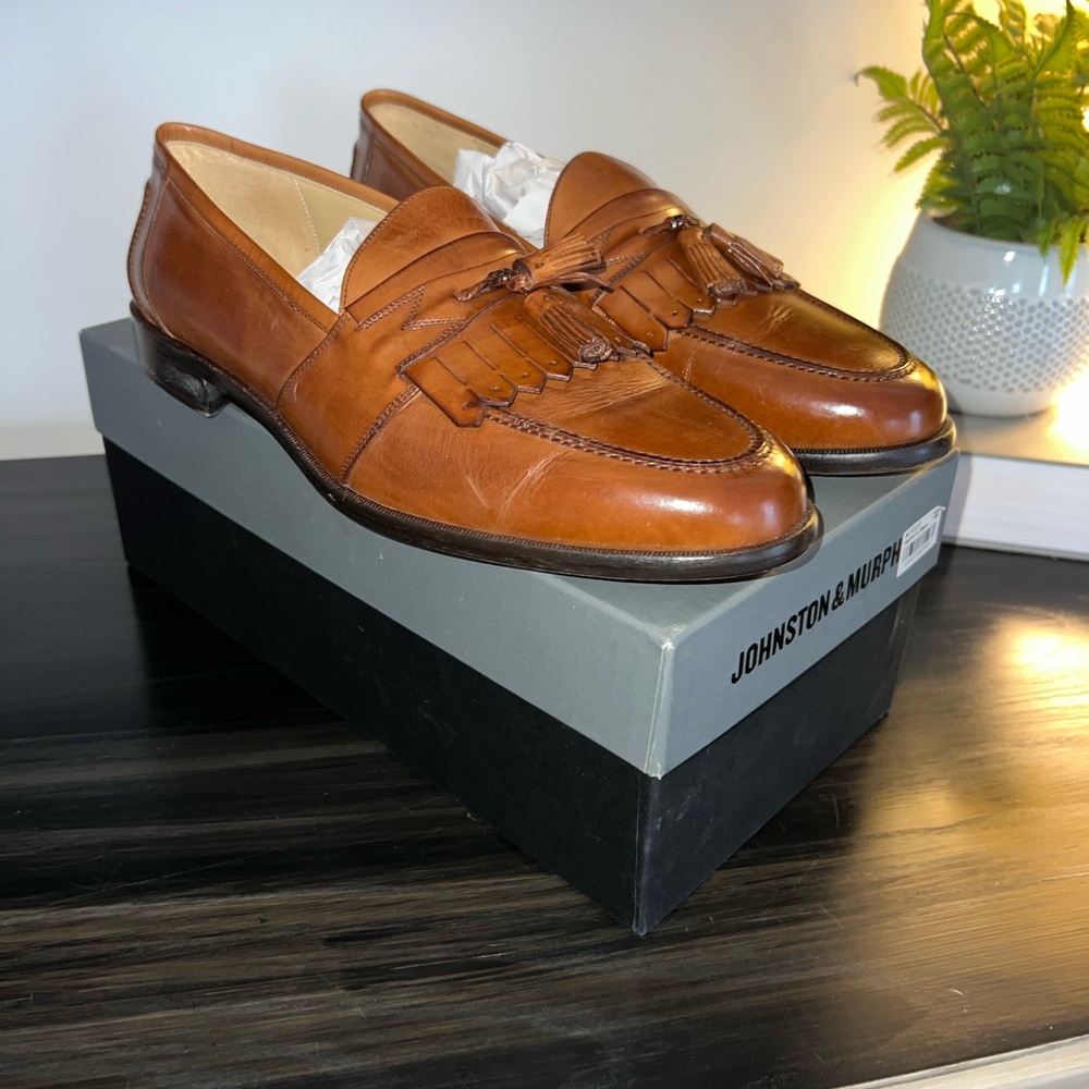 Johnston & Murphy Men's Tan Tassel Loafers